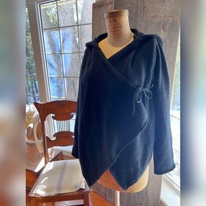 Bench cross over tie hooded sweater